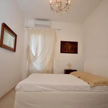 Casa Gialla Apartment *